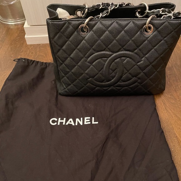 Chanel tote - Picture 5 of 15